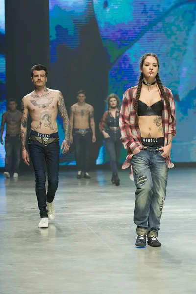 Look 60